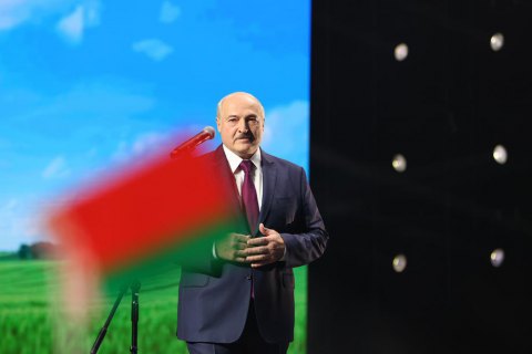 Лукашенко назвав “повною ганьбою” можливе перенесення з Білорусі чемпіонату світу з хокею 2021 року