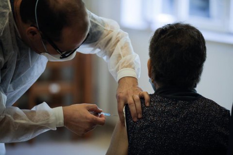 Бразилія схвалила використання китайської вакцини, яку закупила Україна