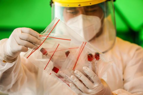 За добу в Україні виявили 4 383 хворих на ковід, 14 501 пацієнт одужав