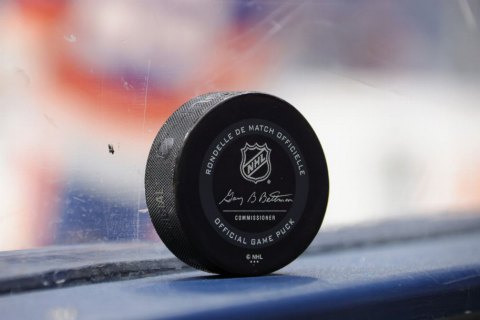 НХЛ замінила “розумні шайби” на звичайні