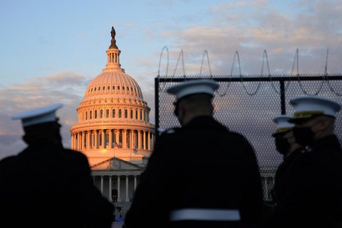 Біля Капітолія США заарештували озброєного чоловіка