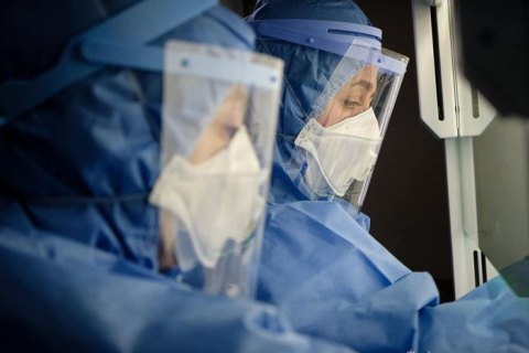 В Україні за добу виявили 6 237 нових випадків ковіду, госпіталізовано 2 222 особи