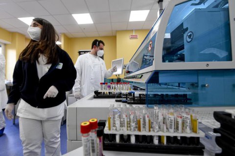 В Україні підтвердили ще 3 261 випадок ковіду, 1 837 осіб госпіталізували