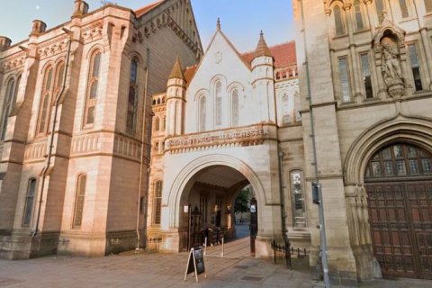 Британський університет пропонує замінити слова “батько” і “мати” гендерно-нейтральними