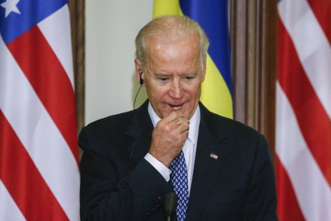 Американські ЗМІ пояснили, чому Байден відкладає розмову із Зеленським