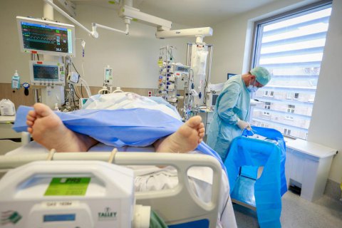 За добу від ковіду в Україні померло найбільше людей з початку пандемії