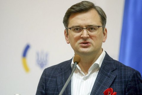 Кулеба: відвід російських військ від кордонів з Україною є “показушним”