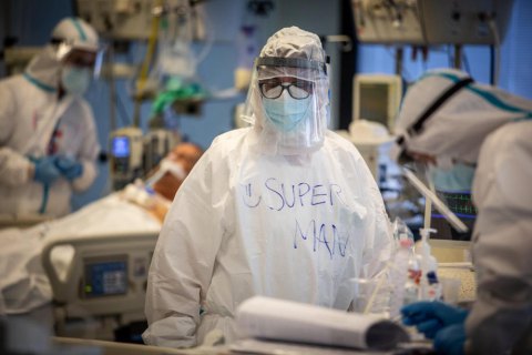 Зеленський привітав медиків з професійним святом