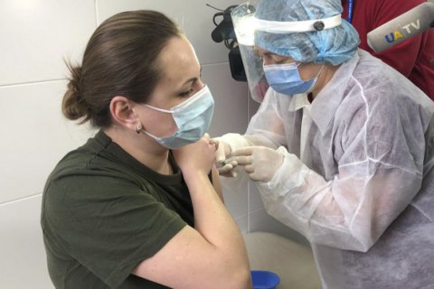 Понад два мільйони українців отримали хоча б одну дозу вакцини від COVID-19