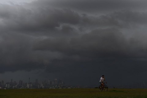 Сьогодні на Заході України – грози, місцями град та шквали