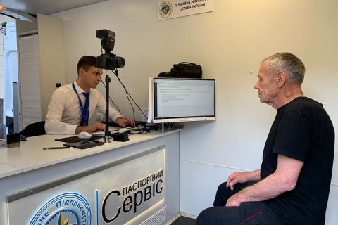 ЄС закликав Україну припинити видавати громадянам кілька закордонних паспортів