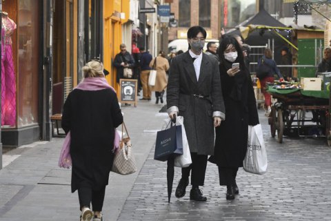 У Лондоні затримали чоловіка, який ймовірно ввів шприцом невідому речовину в продукти у супермаркетах