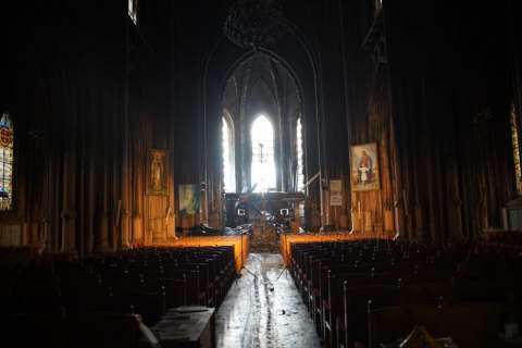 У МВС назвали попередню причину пожежі у костелі святого Миколая