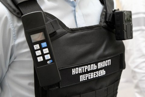 У транспорті Києва почали вимірювати температуру повітря, а водіїв зобов'язали носити форму