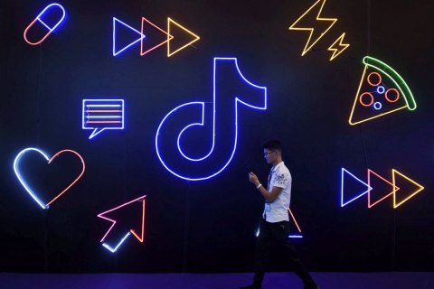 Китайський TikTok встановив обмеження для підлітків