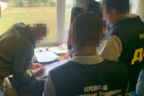 На Херсонщині командир дивізіону військової частини вимагав хабарі у підлеглих, – прокуратура