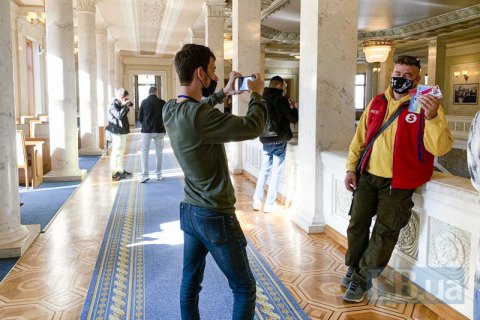 Разумков повністю відкрив кулуари Ради для журналістів