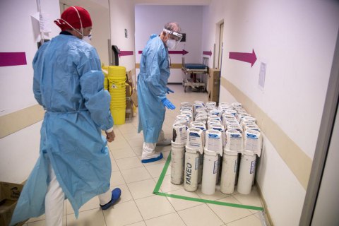 За добу в Україні зафіксовано майже 19 тисяч нових випадків ковіду, 412 смертей