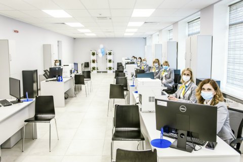 Уряд перерозподілив заощаджені кошти на розвиток ЦНАПів