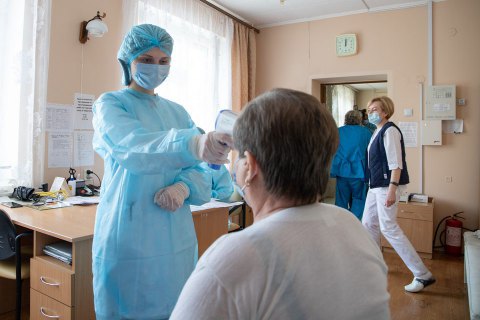 Людству може знадобитися щорічна вакцинація від COVID-19, – керівник Pfizer