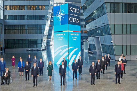 НАТО закликає Лукашенка припинити провокації з мігрантами на кордонах ЄС