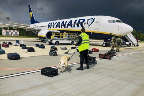 ​NYT: диспетчер, який брав участь у примусовій посадці літака Ryanair в Мінську, втік до Польщі і дав свідчення проти КДБ