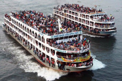 У Бангладеш десятки людей загинули внаслідок пожежі на поромі