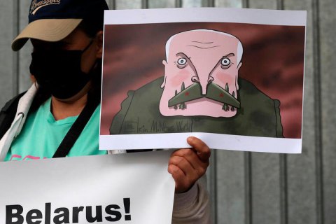 США висунули обвинувачення в піратстві чотирьом білорусам за примусову посадку літака Ryanair