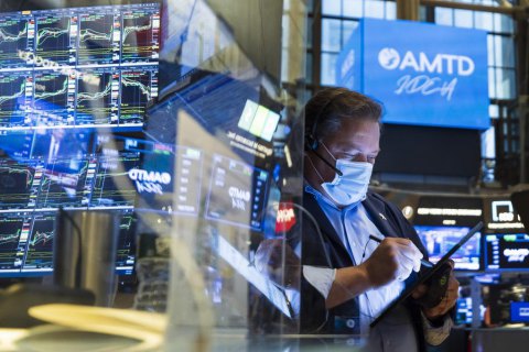 Індекс S&P 500 зростає після найбільшого за рік падіння