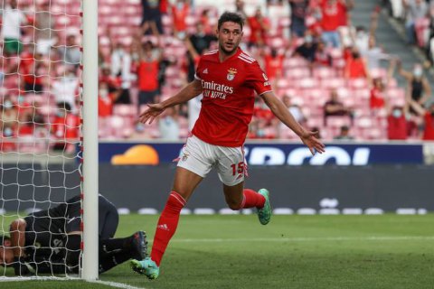 У Лісабоні фани вітали футболіста Яремчука оплесками і українськими прапорами