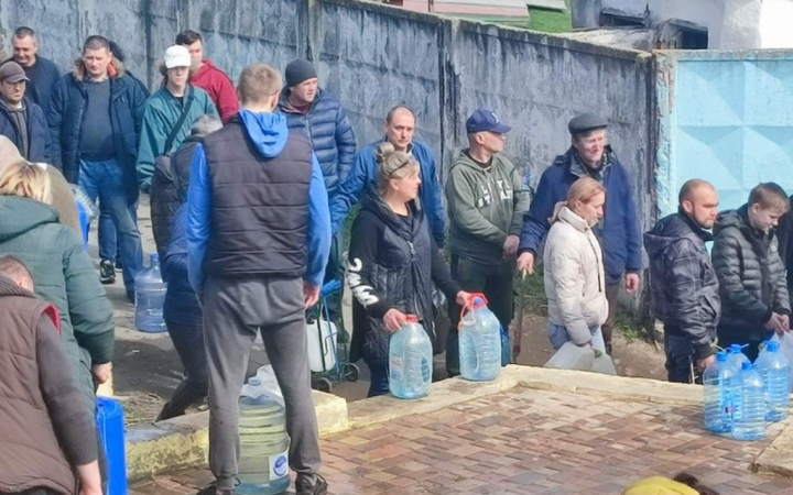 Шість мільйонів українців не мають постійного доступу до питної води через війну