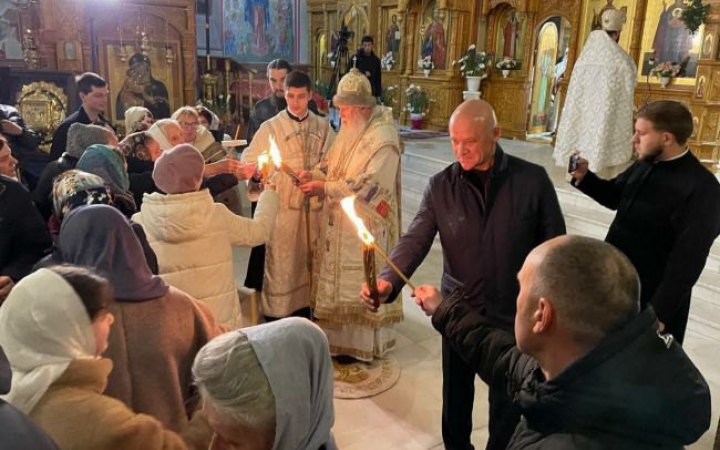 До Одеси прибув Благодатний вогонь