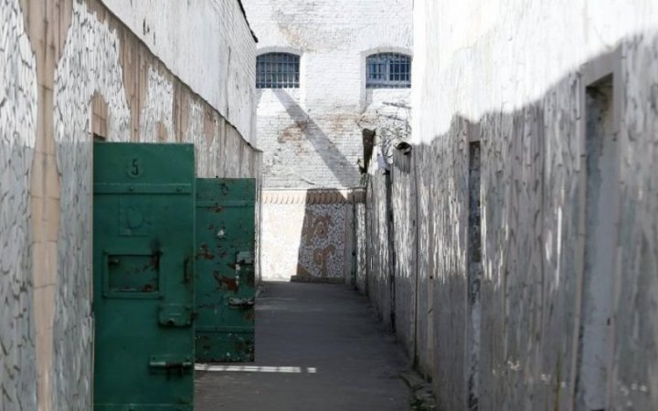 Окупанти в СІЗО в Херсоні відкрили вогонь з автоматів і вбили увʼязненого