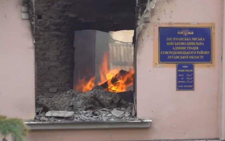 Окупанти атакують Луганщину: пошкоджено 27 будівель, отримала поранення жінка