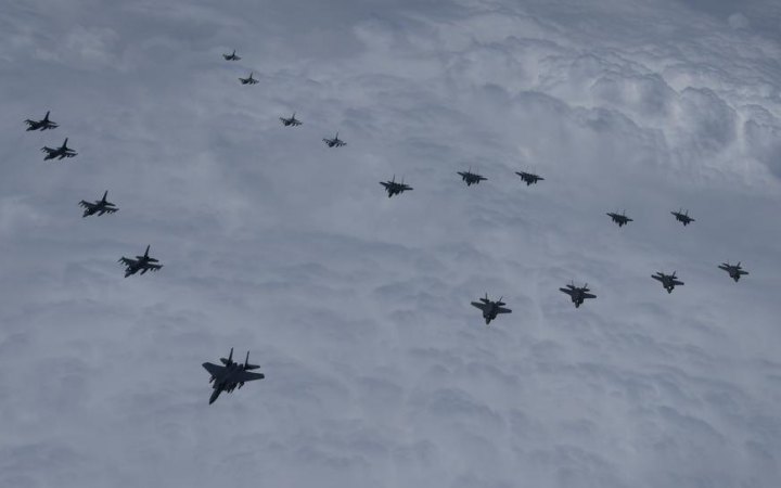 Південнокорейські та американські винищувачі провели демонстрацію сили на тлі побоювання ядерного випробування Кім Чен Ина