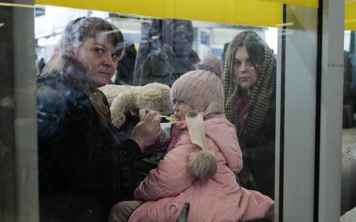 Понад 220 тис. українок працевлаштувалися у Польщі з початку війни