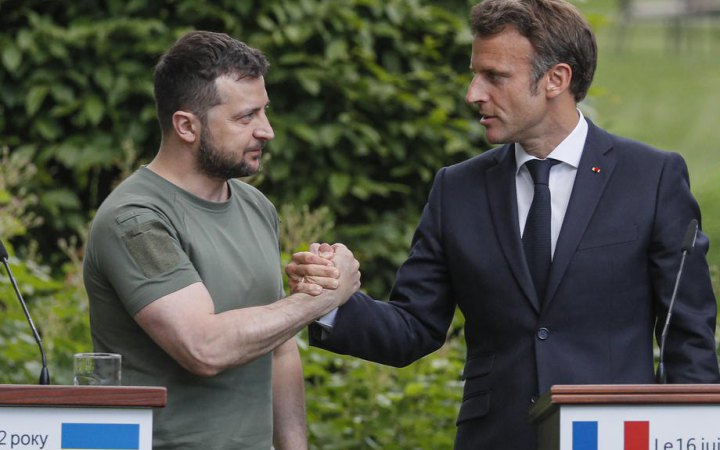 Макрон у Твіттері: “Ще не вмерла України. Ви можете розрахувати на братство Європи”