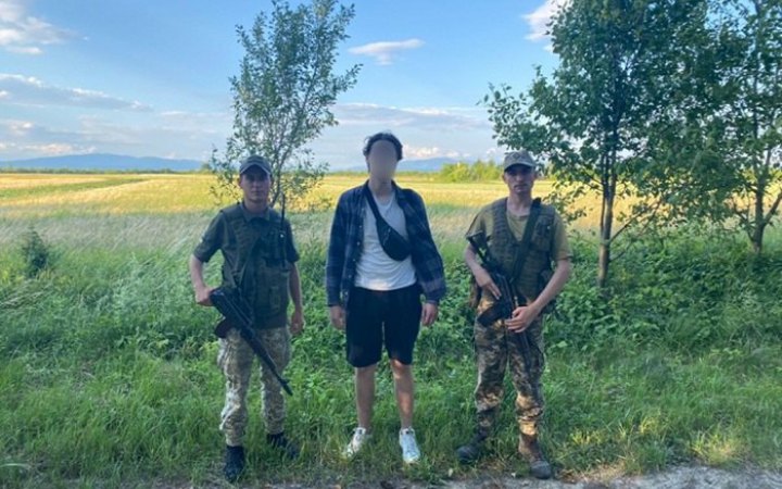 На Закарпатті протягом доби дев’ятеро чоловіків намагалися незаконно перетнути кордон