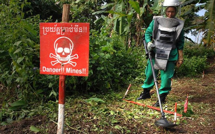 Британці допоможуть захистити українців від нездетонованих російських мін та снарядів