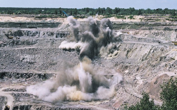 У двох районах Київщини сьогодні, 30 серпня, лунатимуть технологічні вибухи
