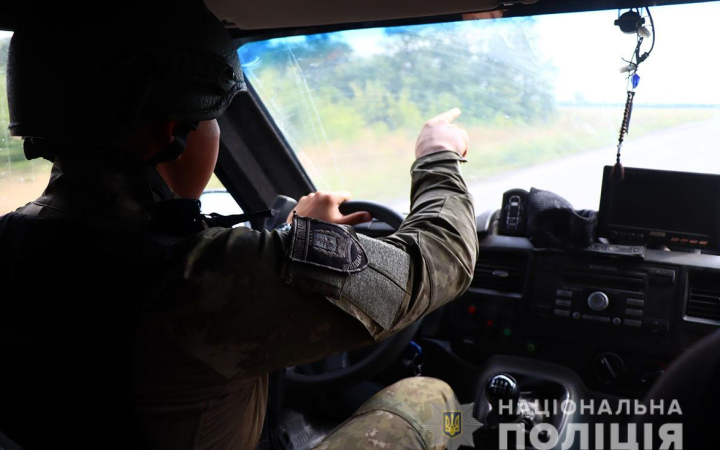 Під час евакуації людей в Авдіївці біля поліцейських розірвався снаряд