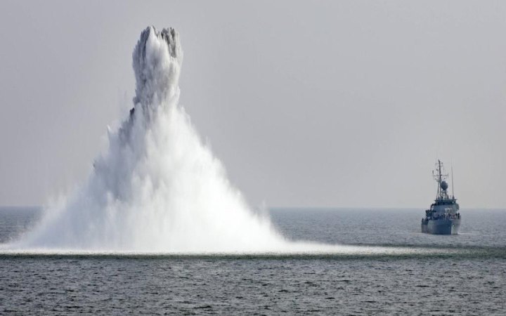 Корабель ВМС Румунії підірвався на дрейфуючій міні в Чорному морі