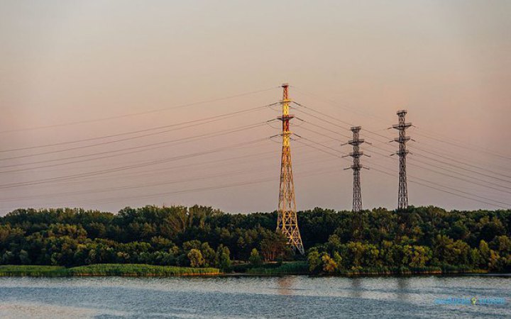 Біля Нової Каховки ЗСУ потопили баржу з військовими та озброєнням РФ
