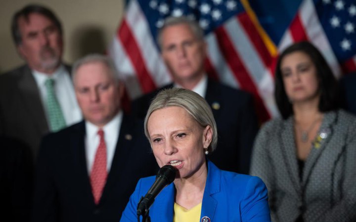 Конгресвумен Вікторія Спартц закликає запровадити належний нагляд за військовою допомогою Україні