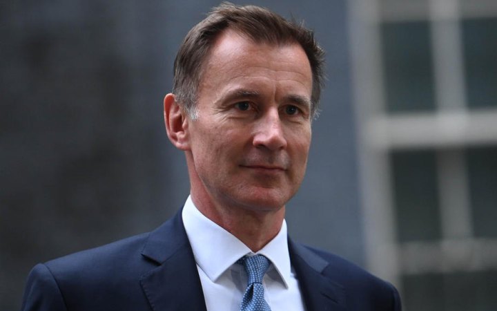 Трасс бореться за посаду, її новий міністр фінансів заявив про помилки британської прем’єрки