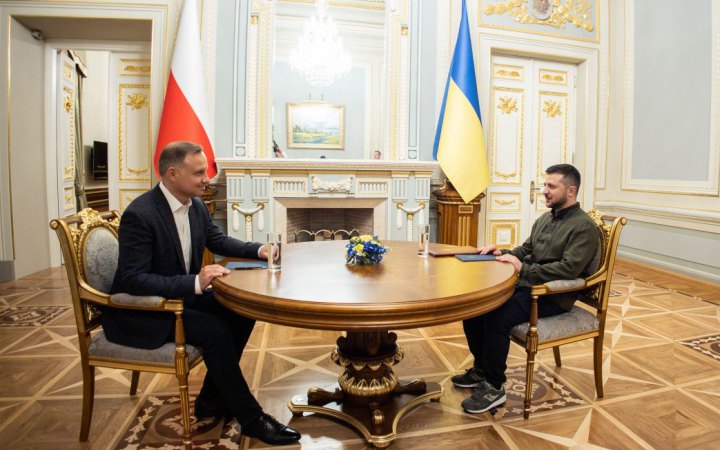 Зеленський обговорив з Дудою інцидент з російською ракетою