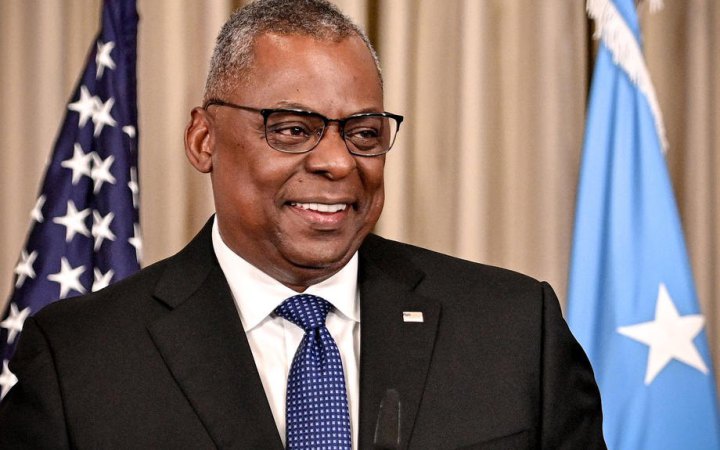 США не заважають Україні розвивати власний потенціал для завдання ударів на великій відстані, – Остін