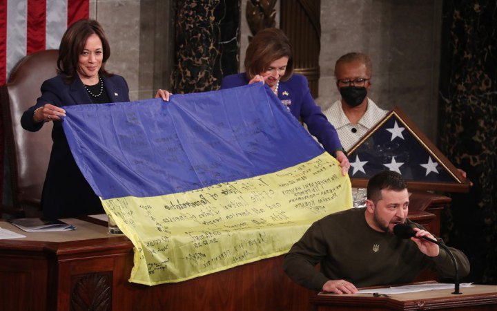 Зеленський подарував американським конгресменам український прапор з Бахмута