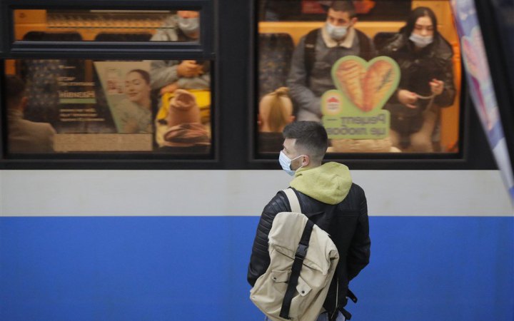 У Києві відновили роботу турнікетів на всіх станціях метро