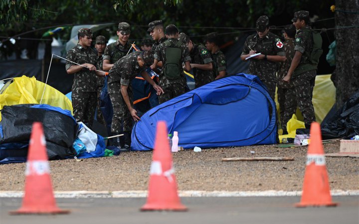 Болсонару госпіталізували у Флориді, а 1500 його прихильників затримали після заворушень